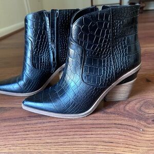 Gianni Bini black leather booties! Size 7